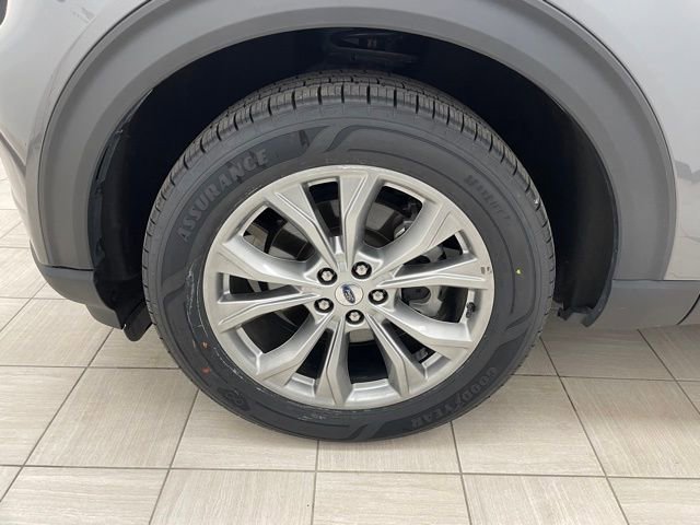 Used 2022 Ford Explorer XLT w/ Equipment Group 202A image 9