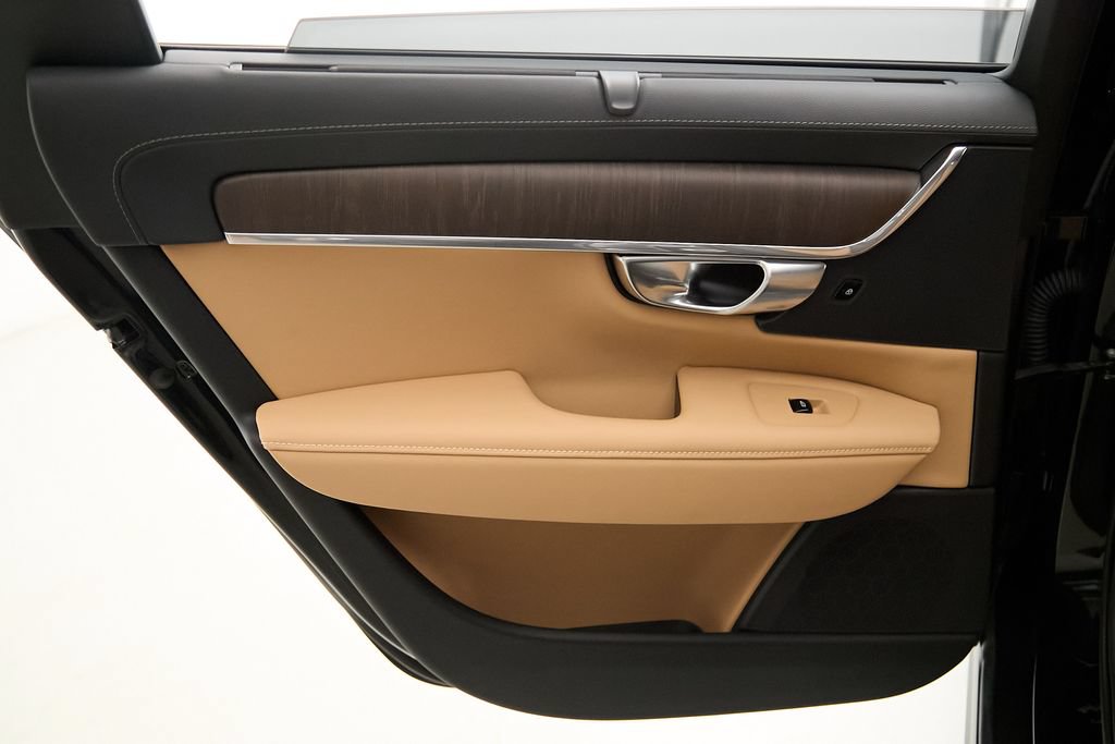 Certified 2025 Volvo V90 B6 Cross Country Ultra AWD/4WD image 22
