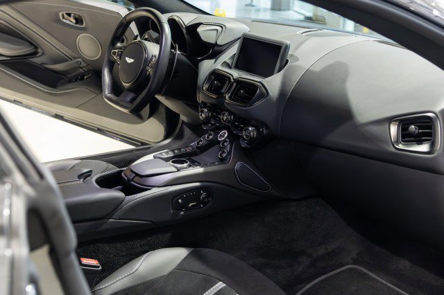 Used 2023 Aston Martin V8 Vantage Coupe image 29