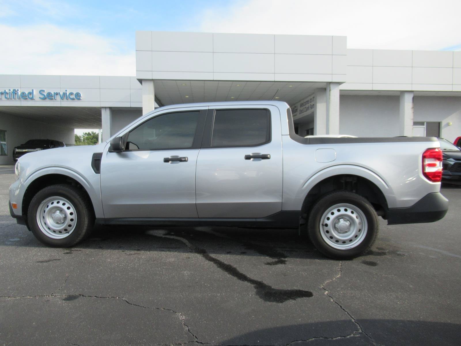 Used 2022 Ford Maverick XL FWD image 2
