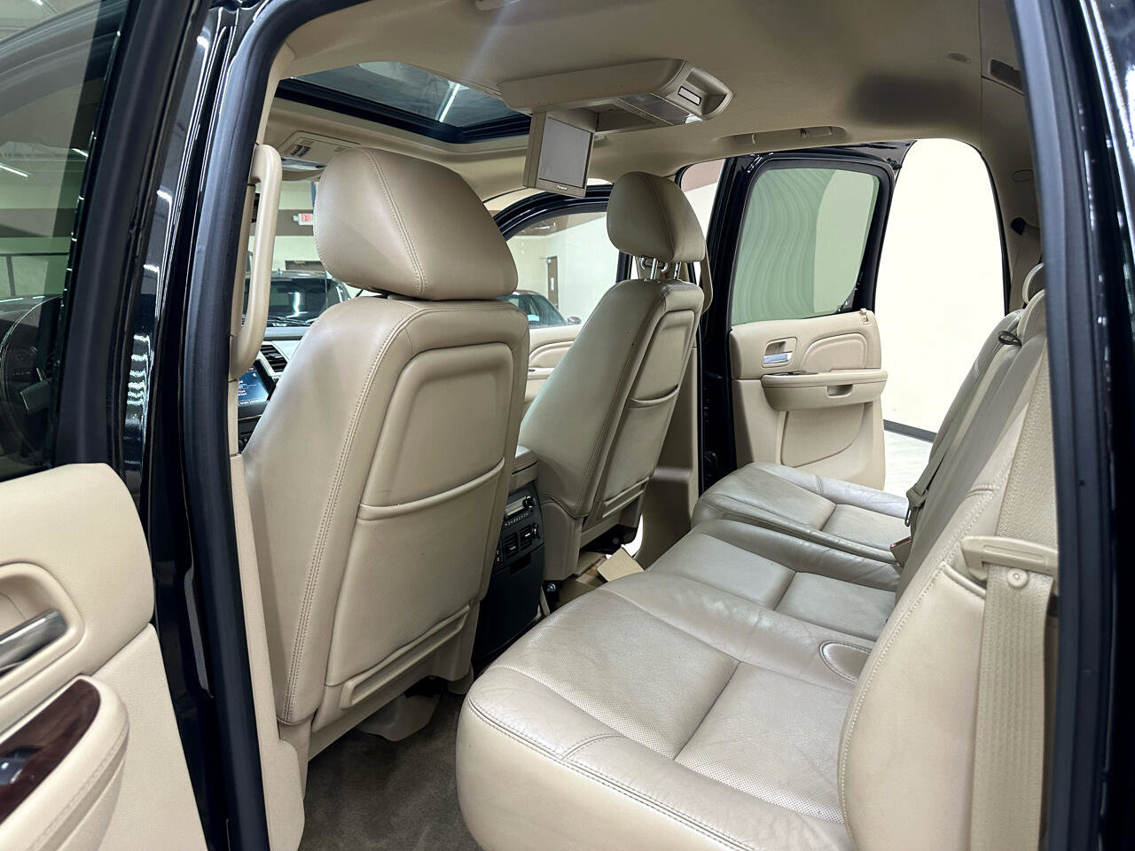 Used 2011 Cadillac Escalade EXT Premium image 31