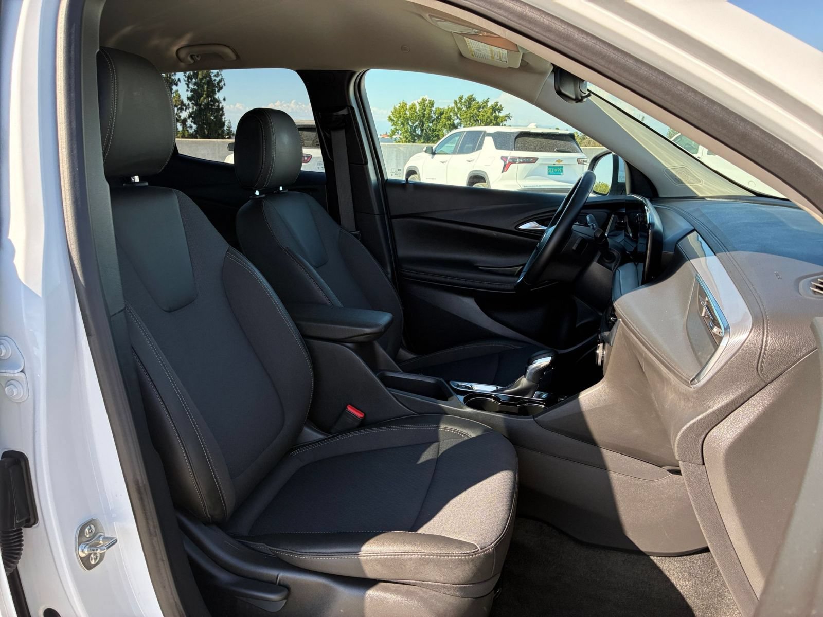 Used 2025 Buick Encore GX Preferred AWD/4WD image 35