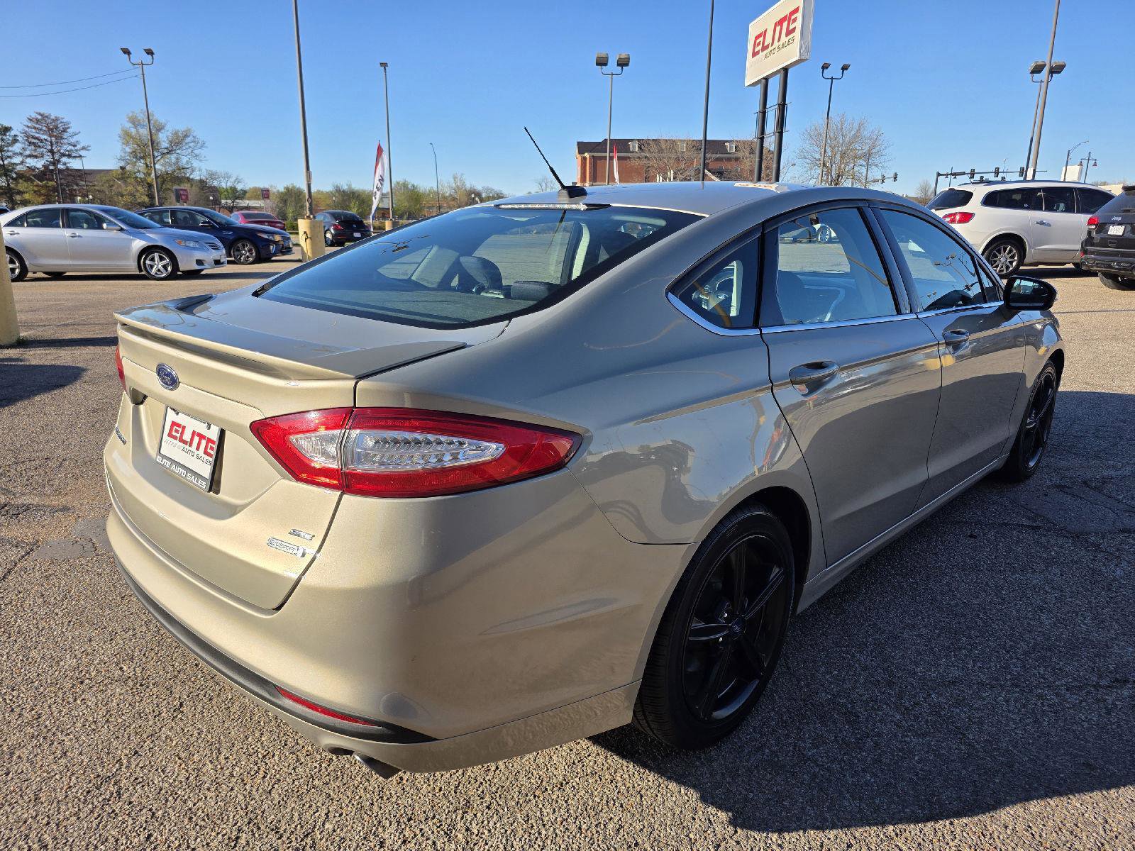 Used 2016 Ford Fusion SE w/ Equipment Group 201A image 5