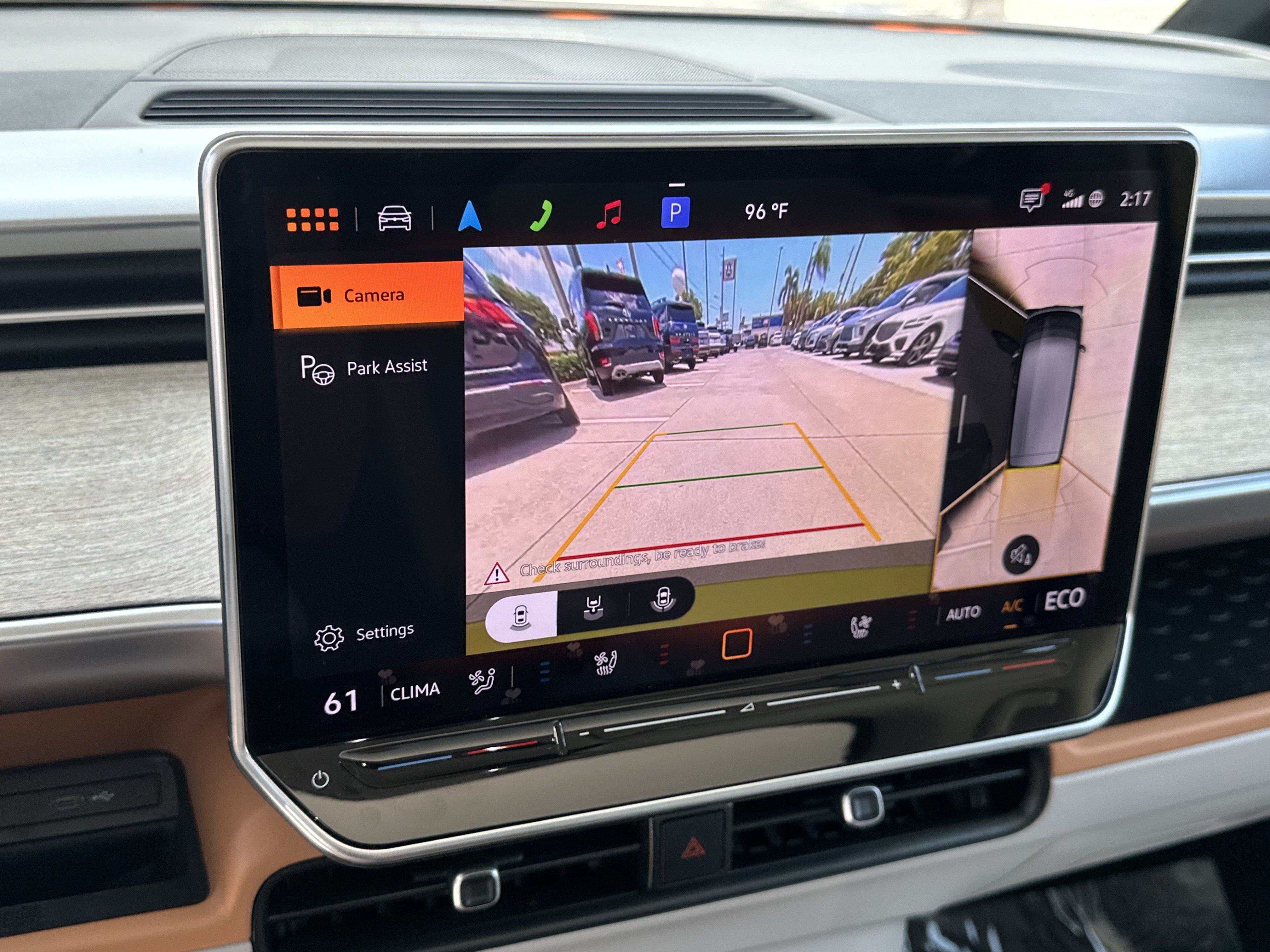 Certified 2025 Volkswagen ID. Buzz Pro S Plus w/ Cupholders Package RWD image 21