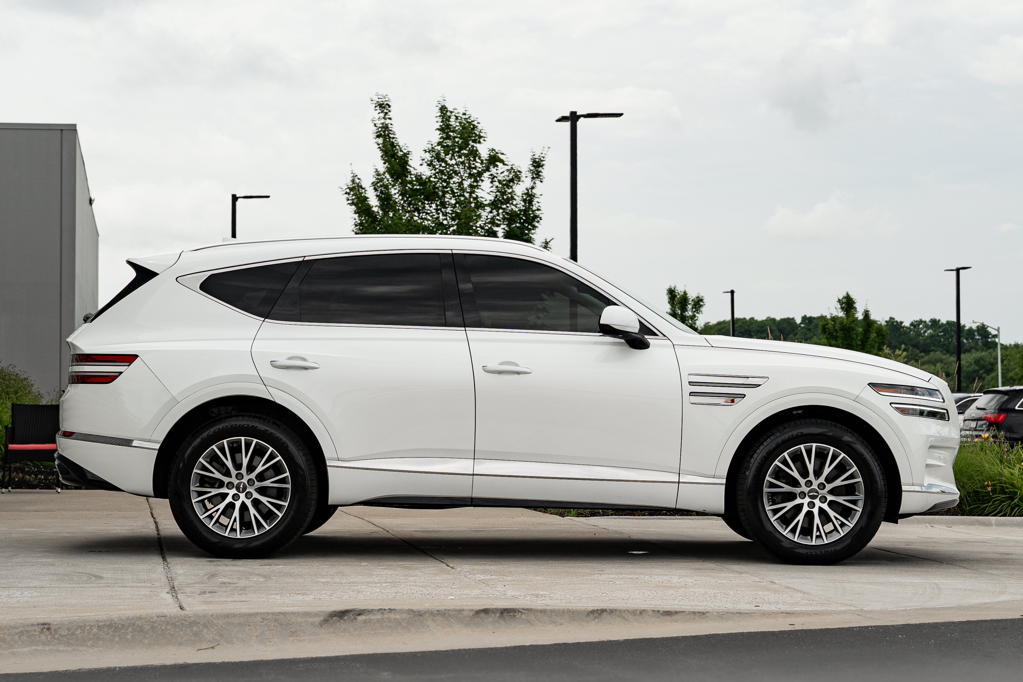 Used 2021 Genesis GV80 2.5T AWD/4WD image 3