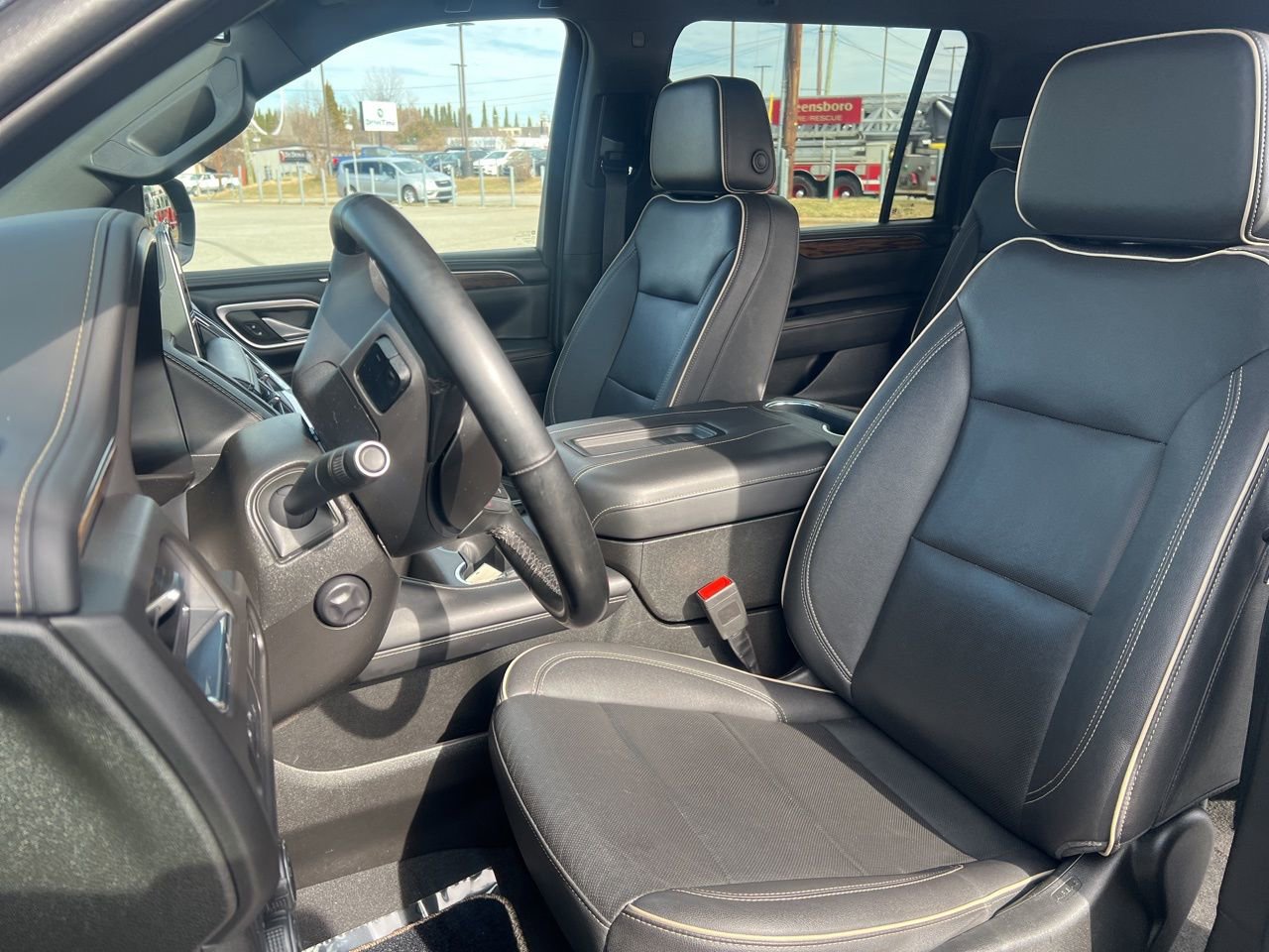 Used 2023 Chevrolet Suburban Premier image 17