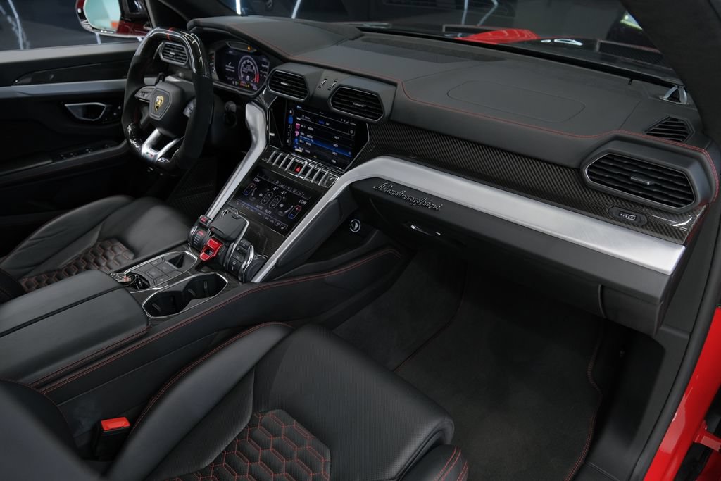Used 2021 Lamborghini Urus AWD/4WD image 44