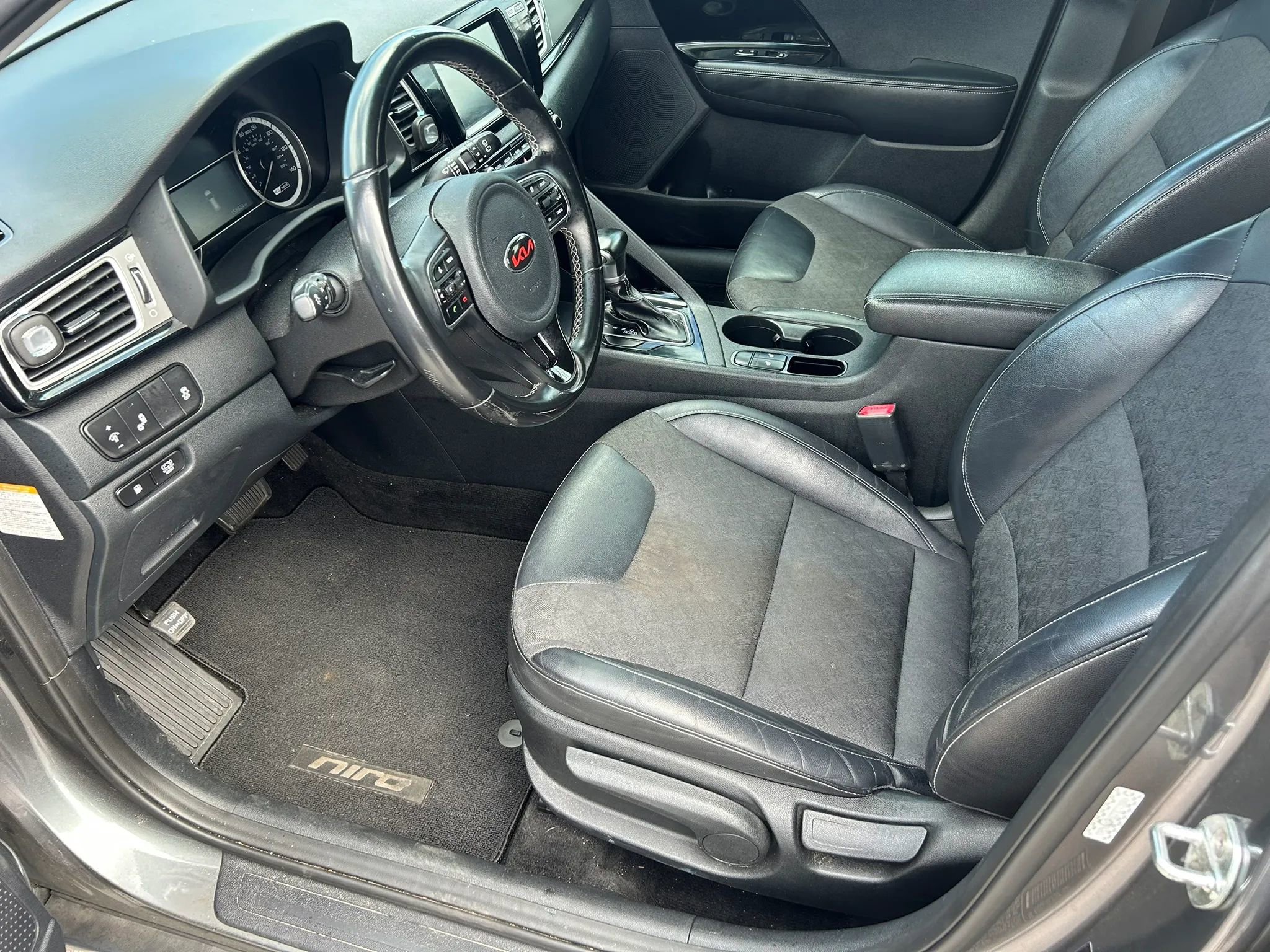 Used 2017 Kia Niro EX FWD image 17