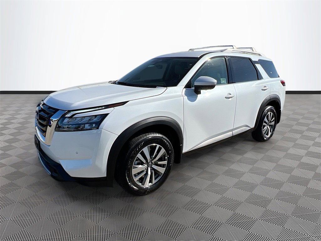 New 2025 Nissan Pathfinder SL image 3