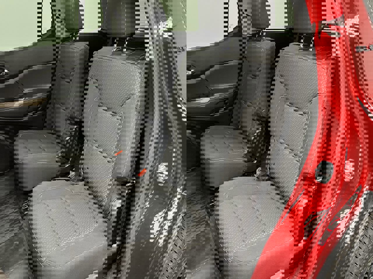 Certified 2023 GMC Acadia SLE w/ Driver Convenience Package image 12