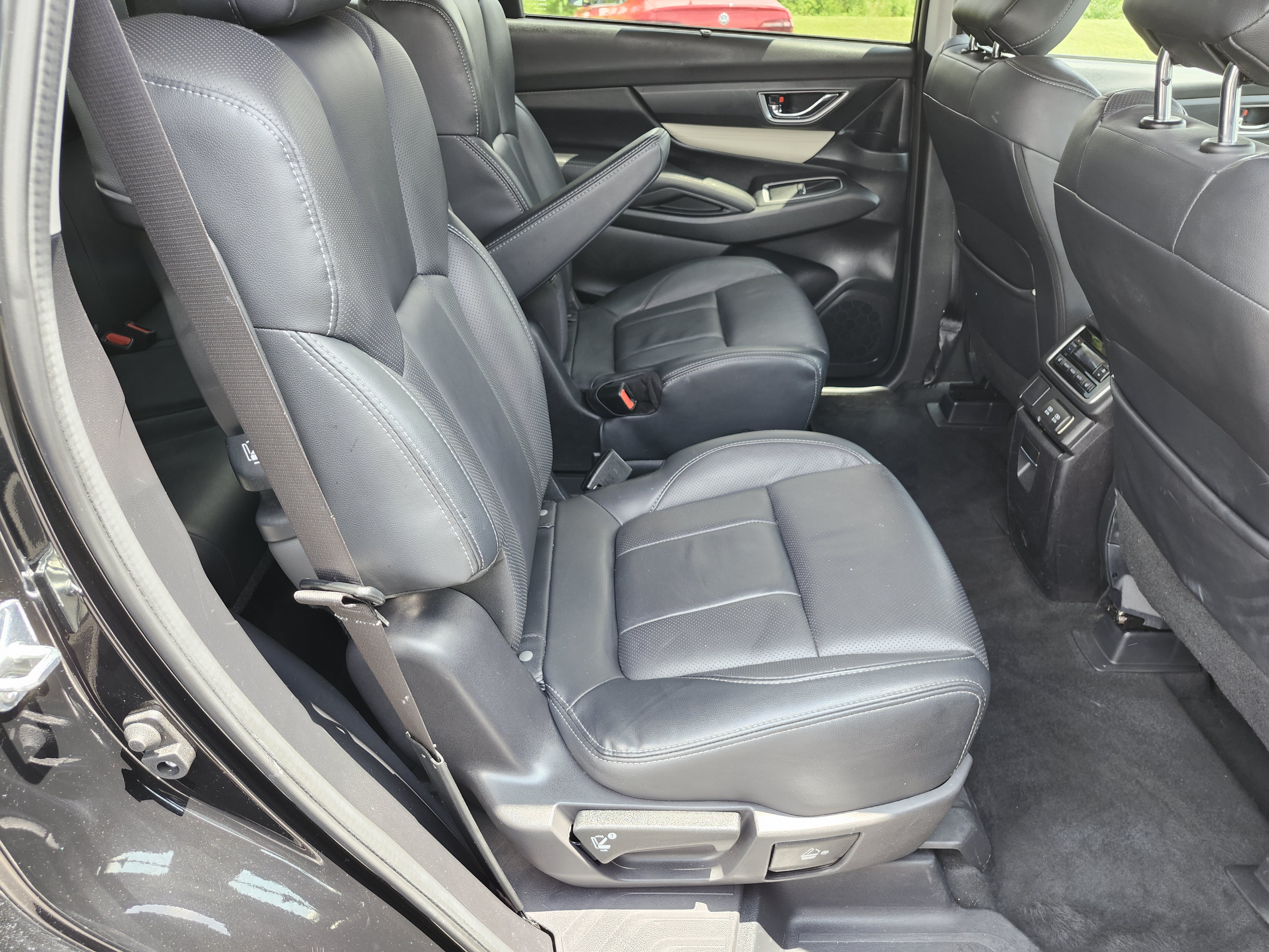 Used 2022 Subaru Ascent Limited AWD/4WD image 19