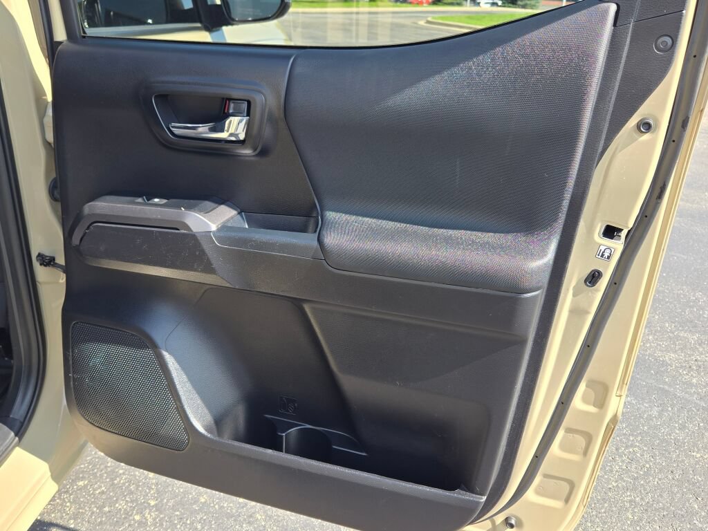 Used 2019 Toyota Tacoma TRD Sport RWD image 8