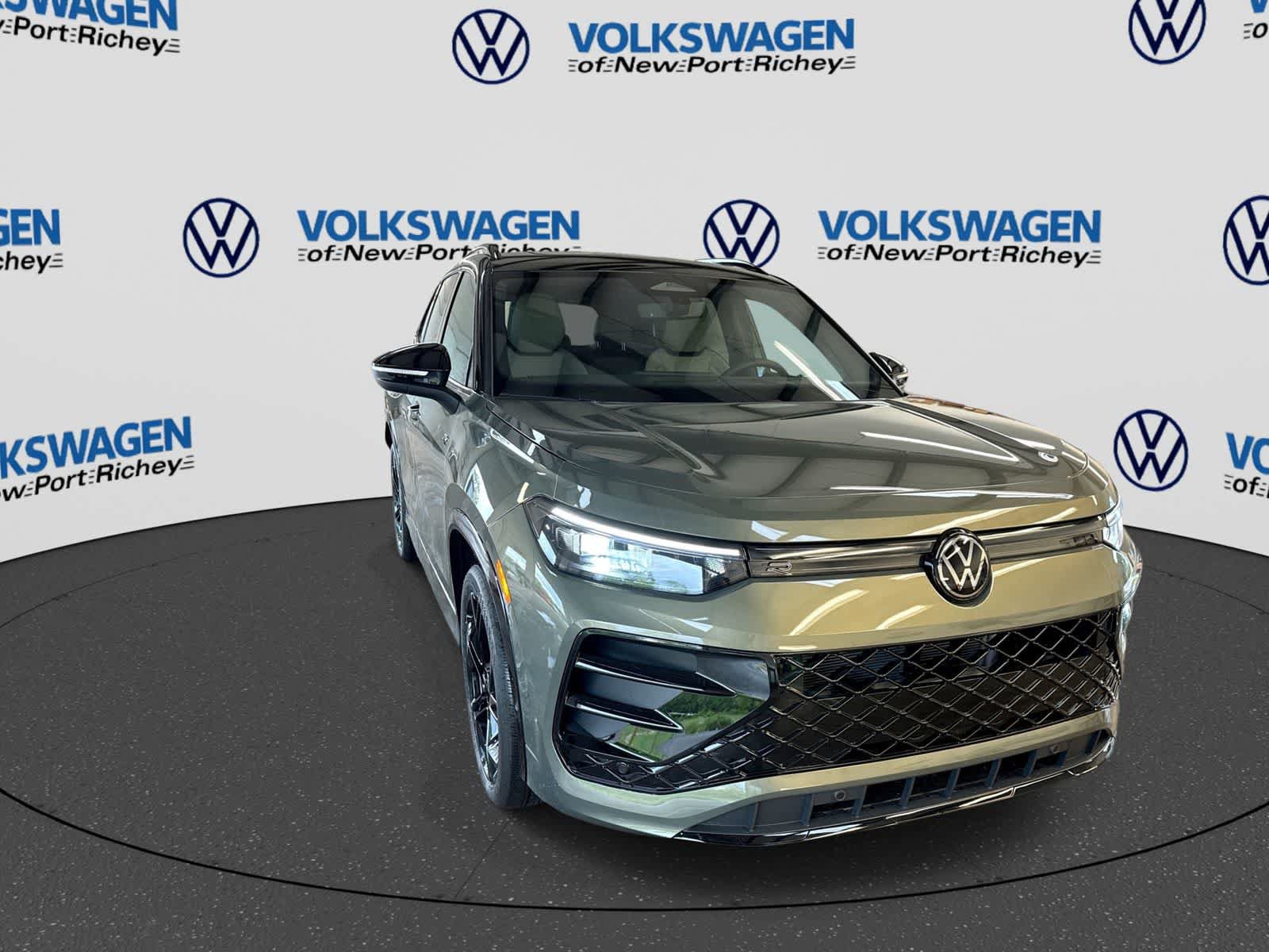 New 2026 Volkswagen Tiguan SE R-Line FWD image 16