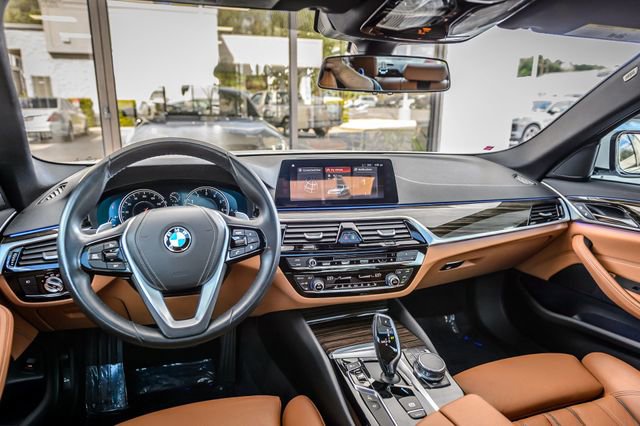 Used 2018 BMW 540i w/ Premium Package RWD image 25