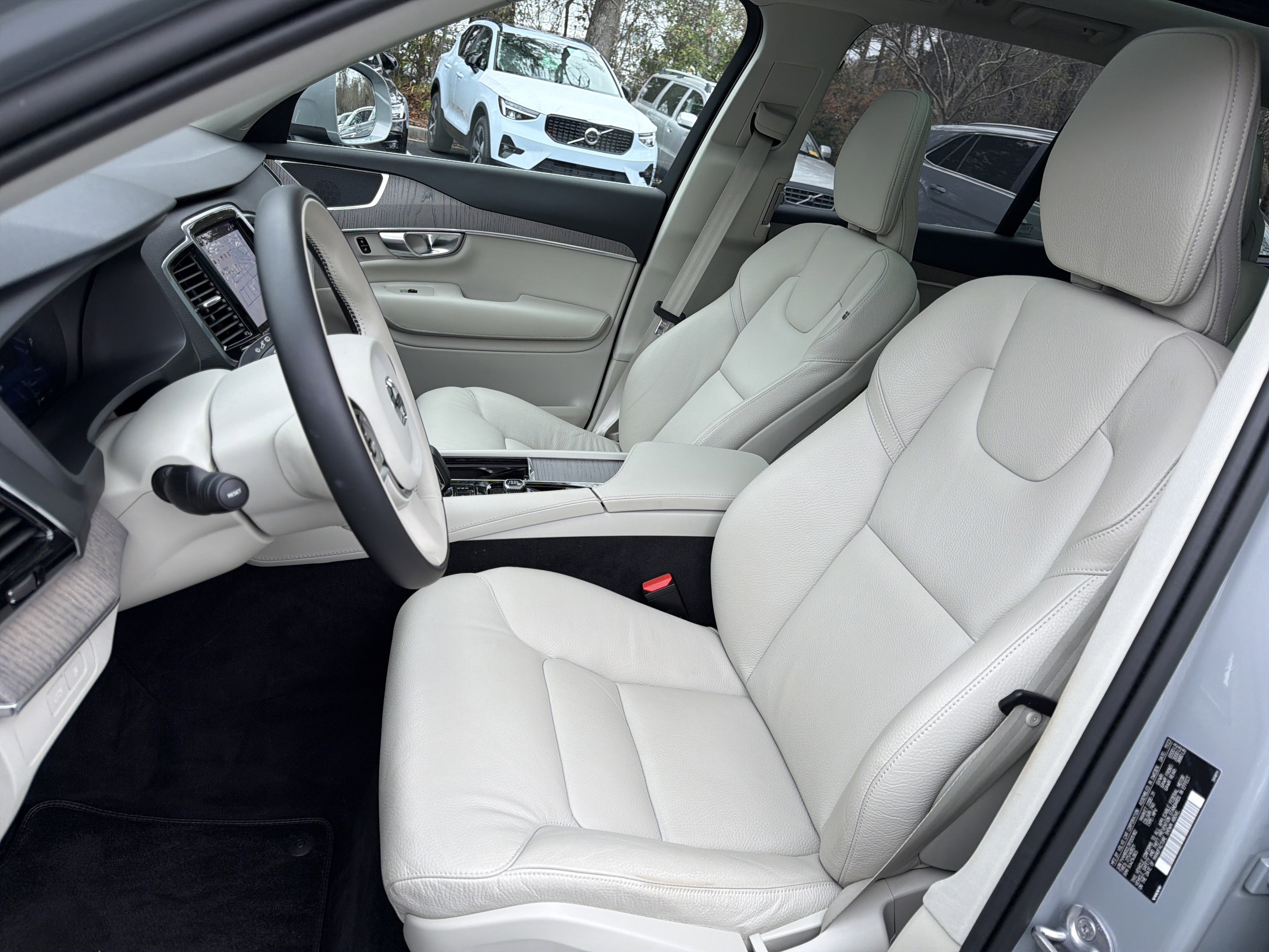 Certified 2024 Volvo XC90 T8 Plus w/ Protection Package Premier image 16