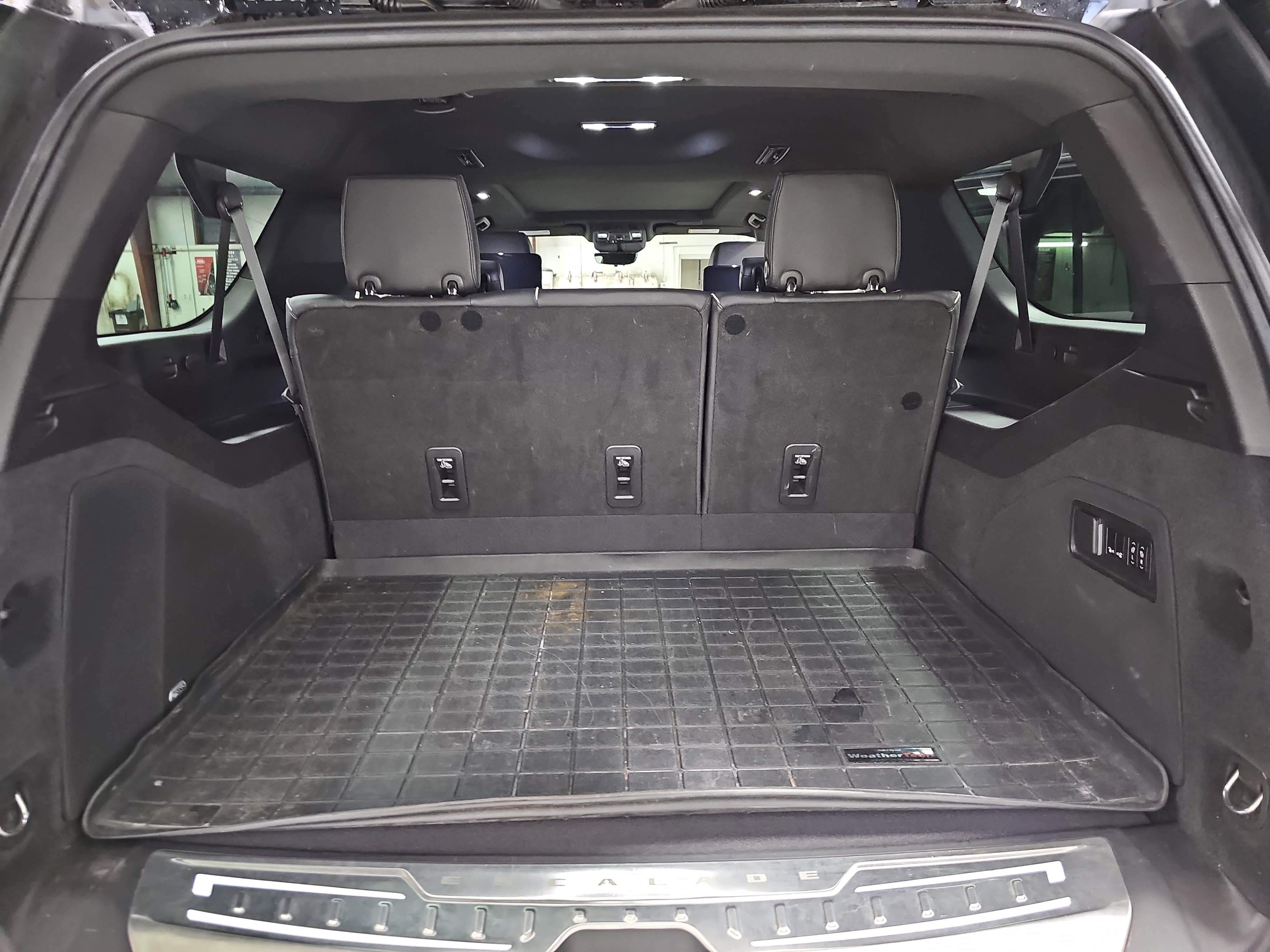 Used 2021 Cadillac Escalade ESV Premium Luxury image 14