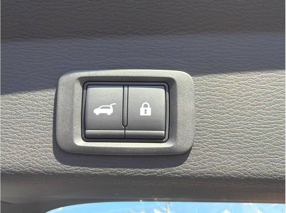 Used 2025 Mitsubishi Outlander SE image 24