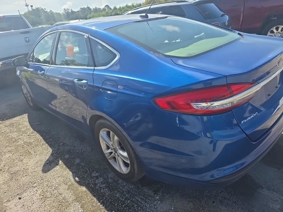 Used 2018 Ford Fusion SE FWD image 3