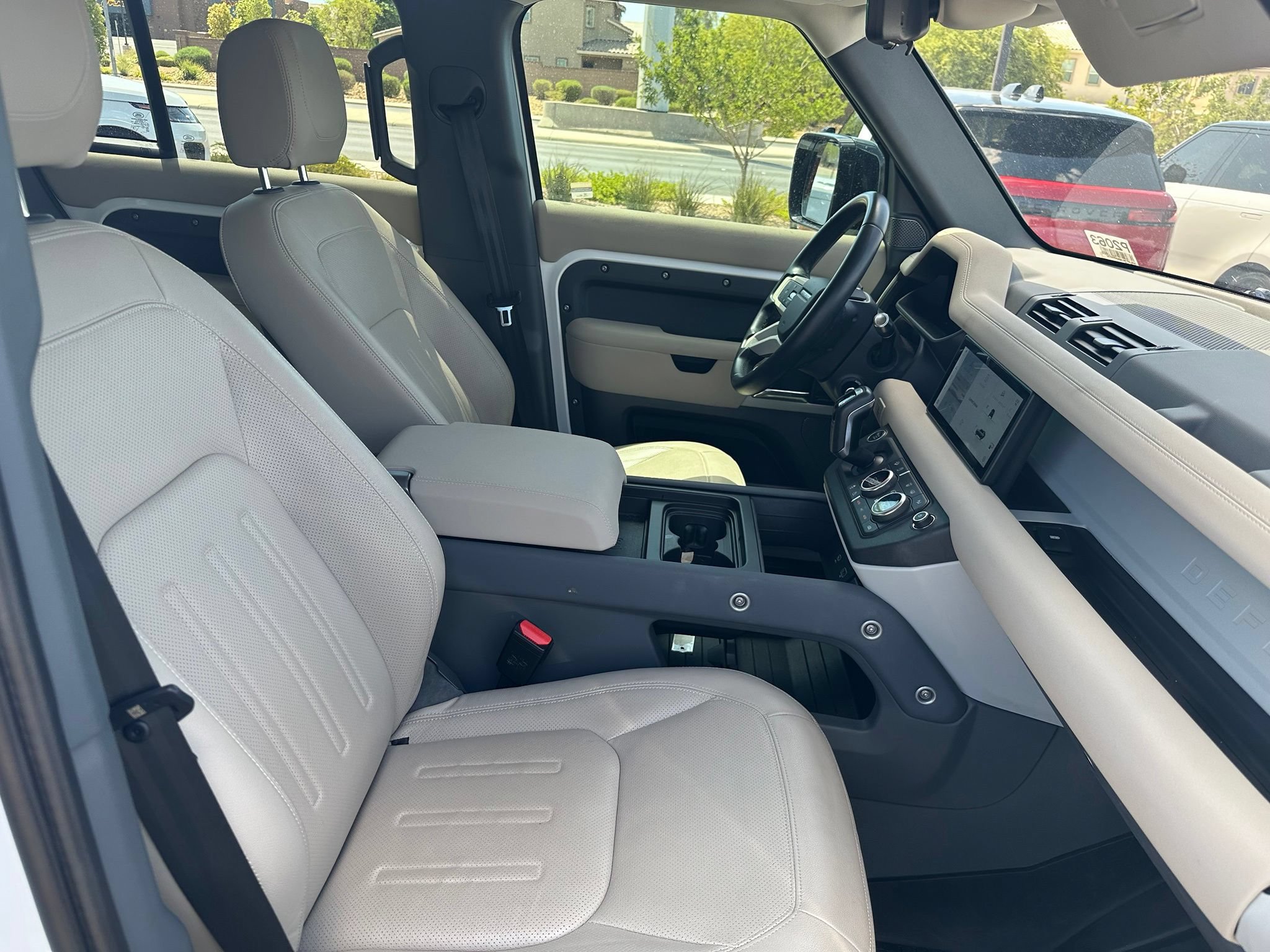 Used 2021 Land Rover Defender 110 SE AWD/4WD image 4