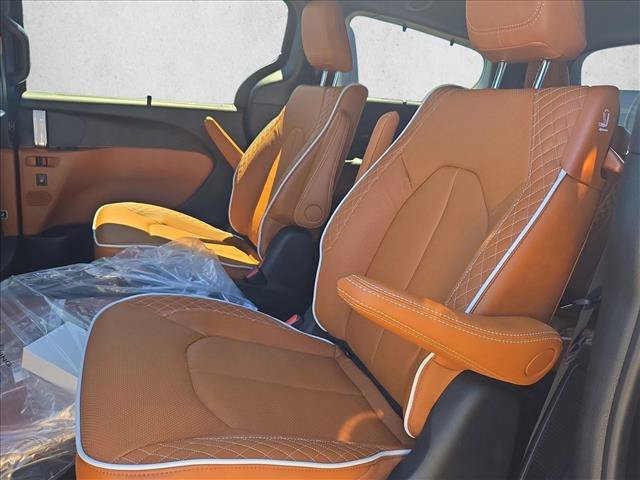 New 2026 Chrysler Pacifica Pinnacle FWD image 15