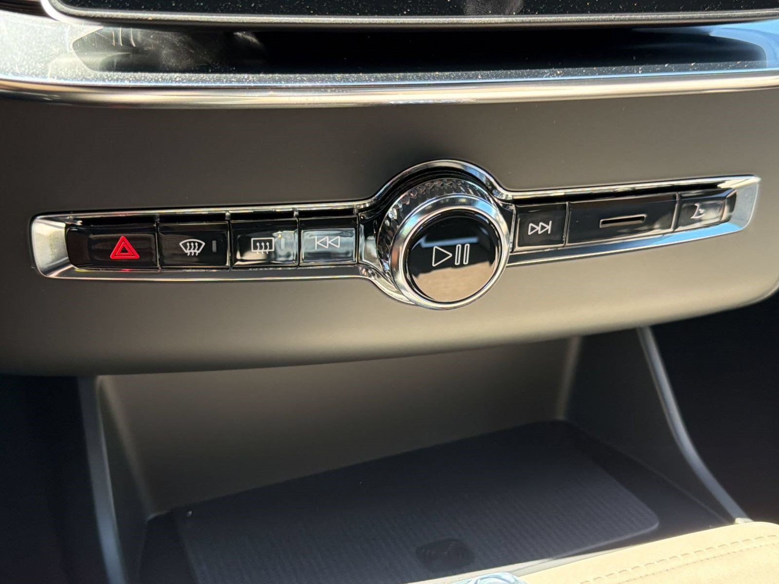 New 2026 Volvo XC90 T8 Plus w/ Protection Package Premier AWD/4WD image 19