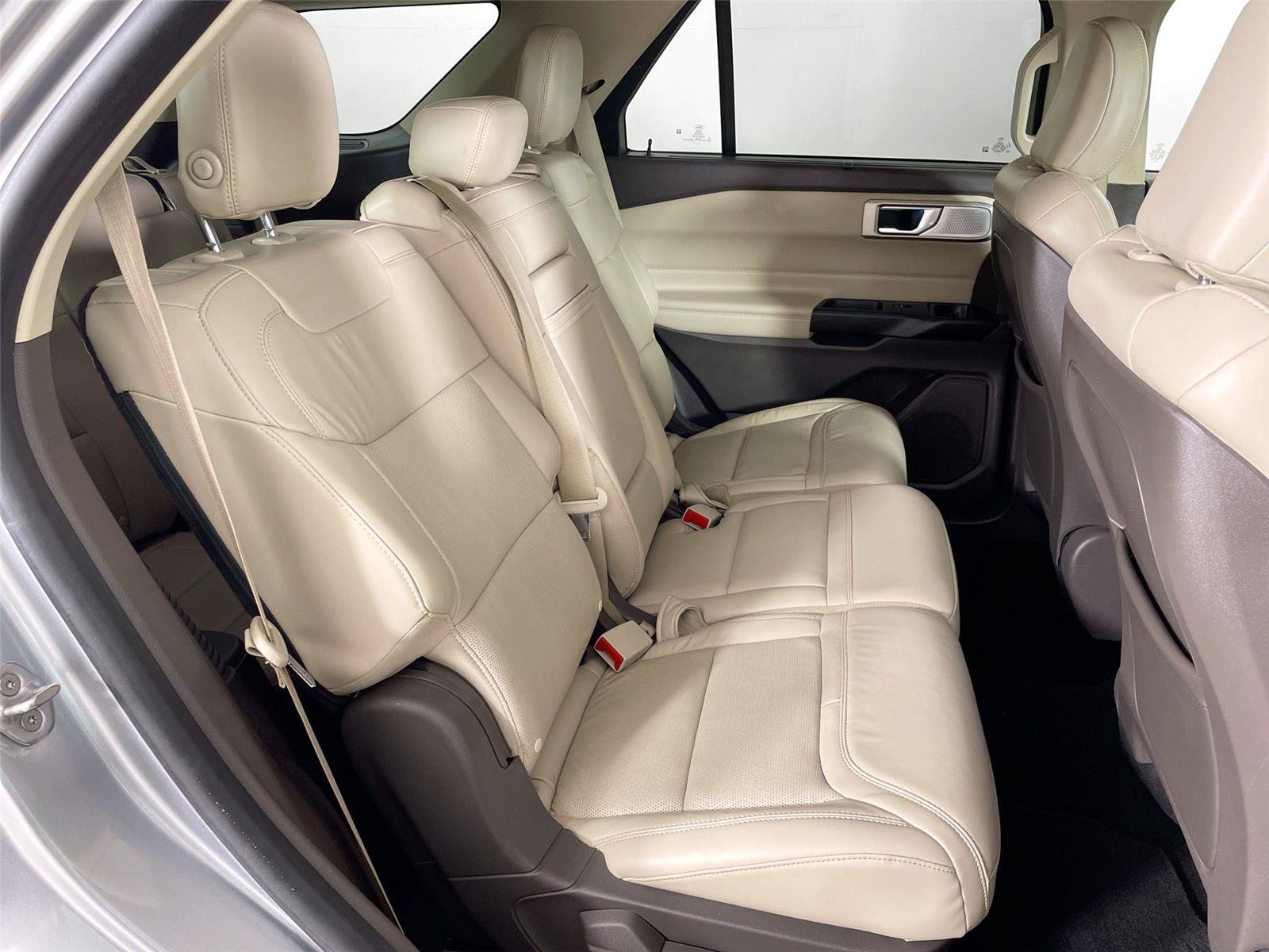 Used 2020 Ford Explorer Platinum w/ Premium Technology Package AWD/4WD image 29