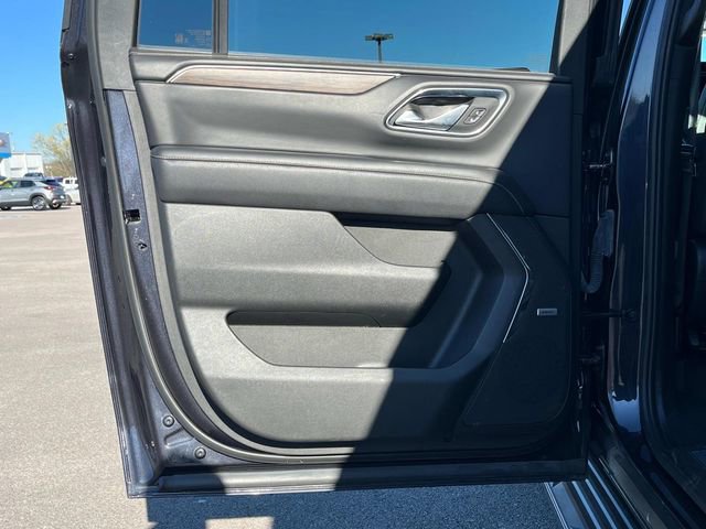 Used 2023 Chevrolet Suburban Premier image 23