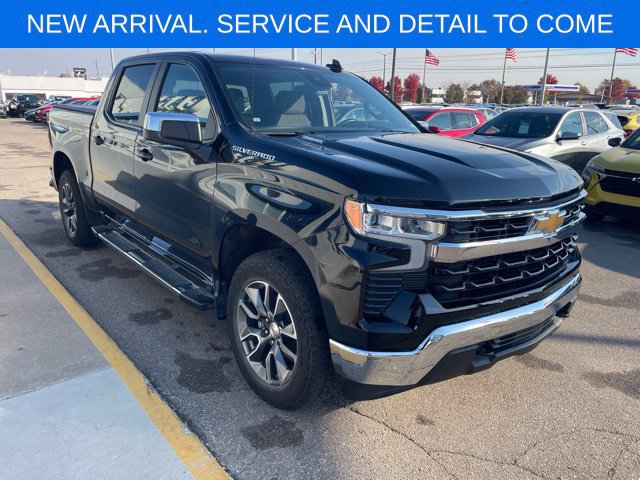 Used 2025 Chevrolet Silverado 1500 LT AWD/4WD image 3