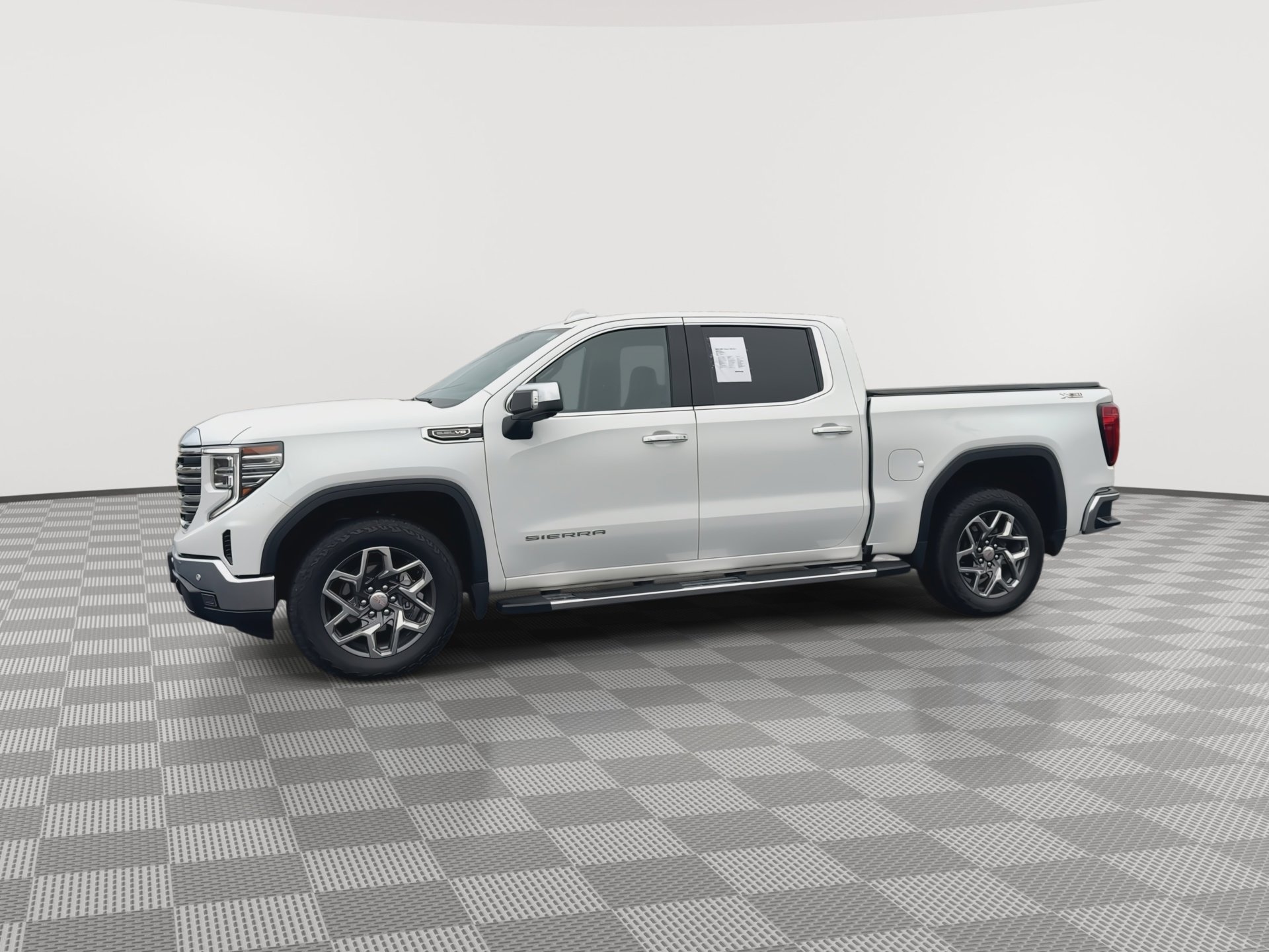 Used 2025 GMC Sierra 1500 SLT w/ SLT Premium Plus Package image 5
