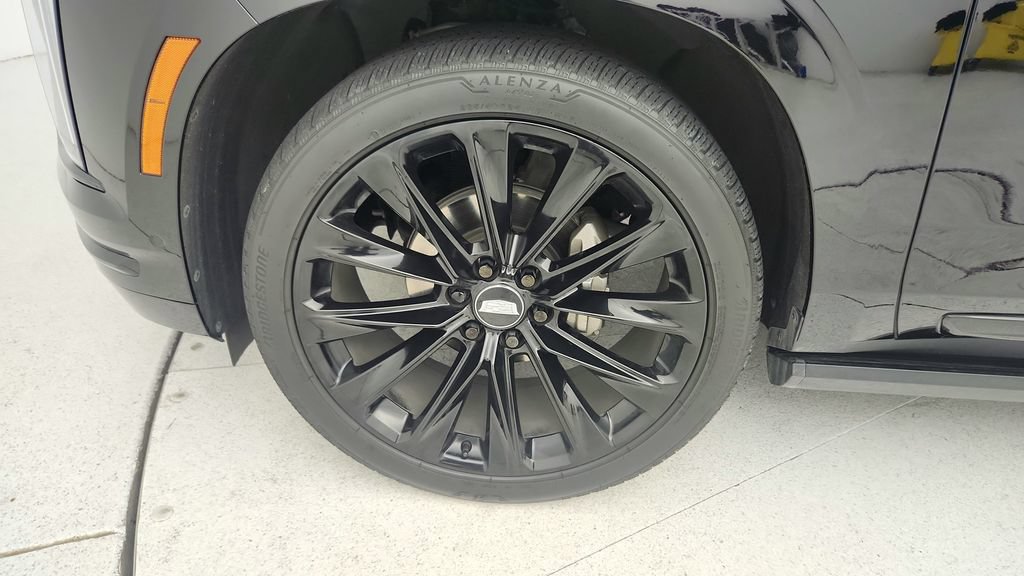 Certified 2025 Cadillac Escalade ESV Sport Platinum w/ LPO, ONYX Package AWD/4WD image 32