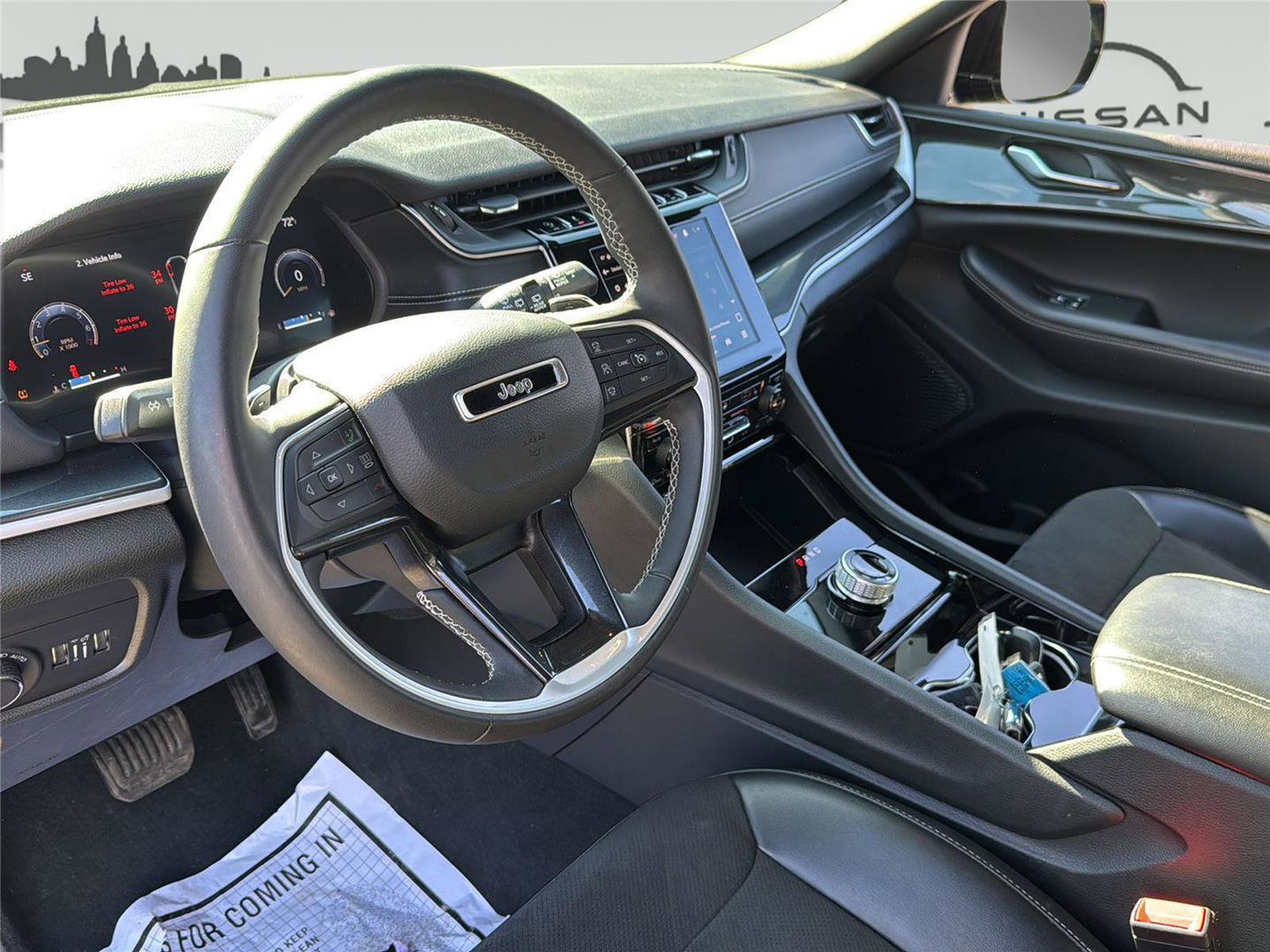 Used 2023 Jeep Grand Cherokee L Laredo image 14