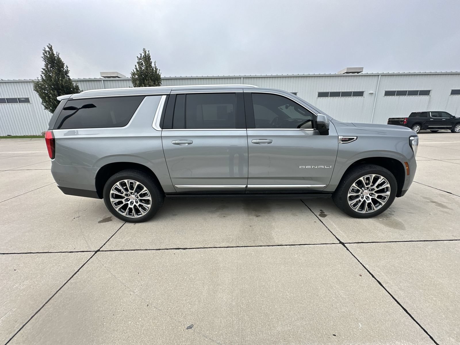 Certified 2025 GMC Yukon XL Denali w/ Denali Reserve Package AWD/4WD image 15