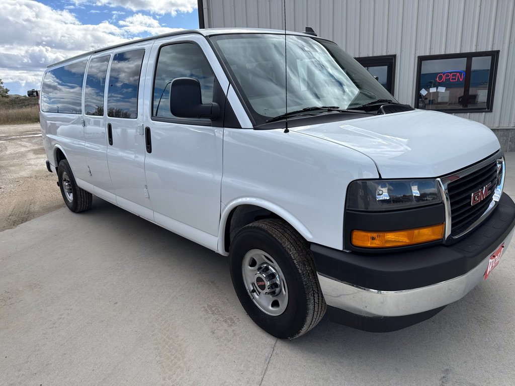 Used 2023 GMC Savana 3500 LT RWD image 4