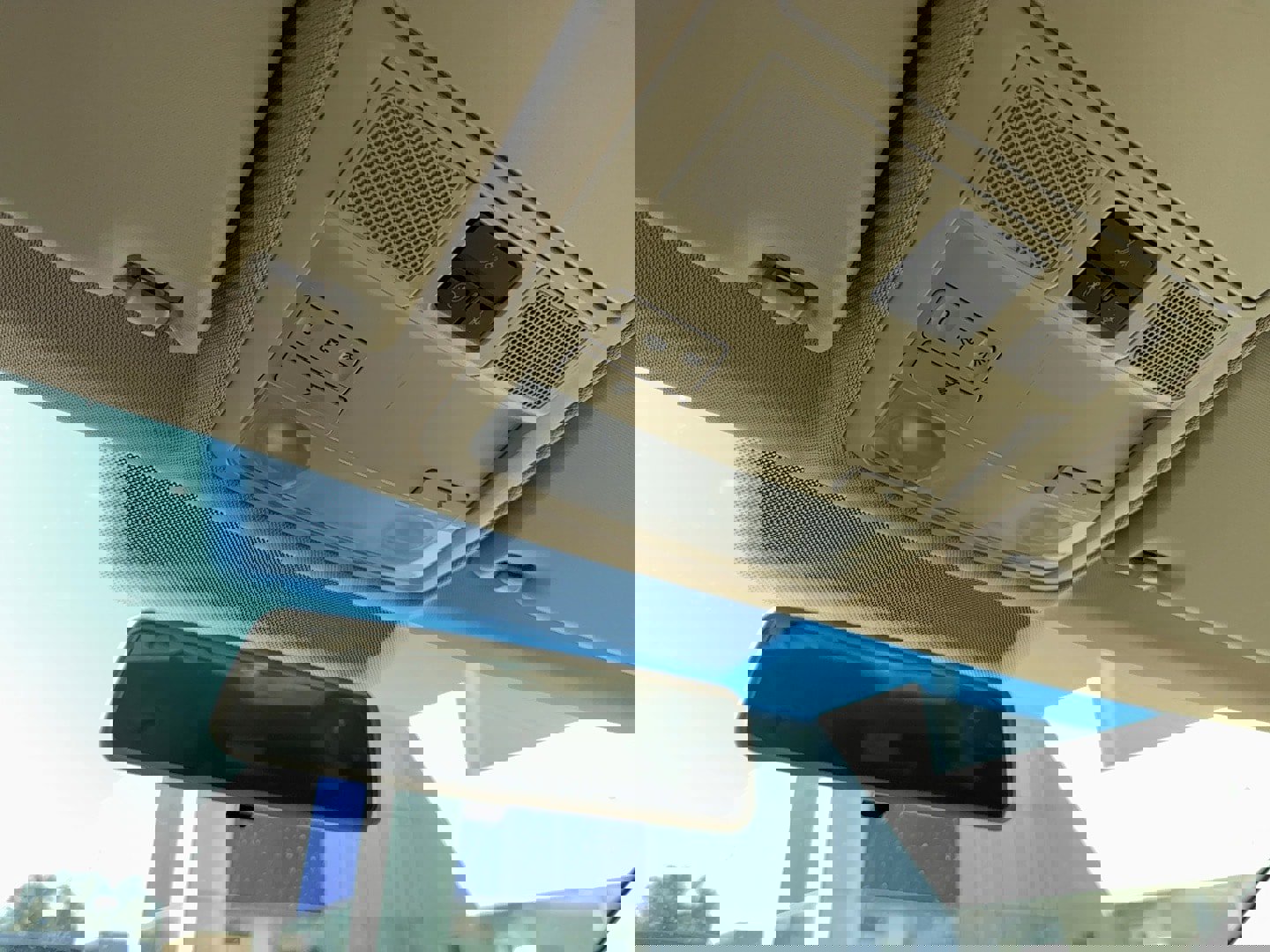 Used 2011 Volkswagen Tiguan SE image 23