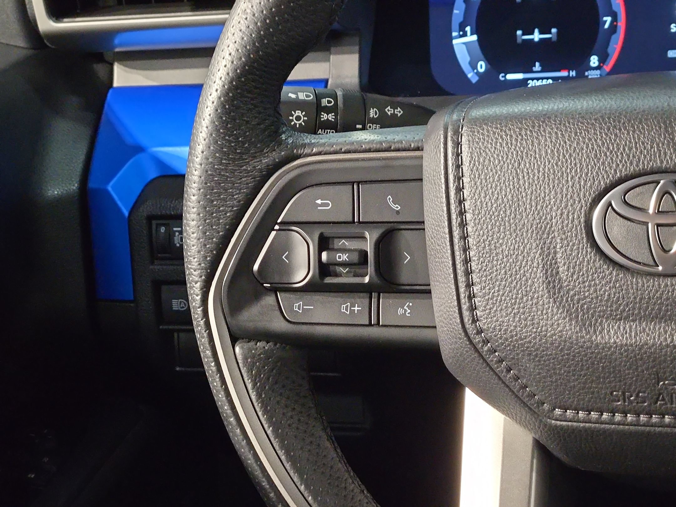 Certified 2025 Toyota Tacoma TRD Off-Road AWD/4WD image 27