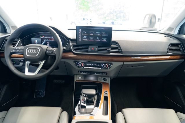 Used 2024 Audi Q5 2.0T Premium Plus w/ Premium Plus Package AWD/4WD image 9