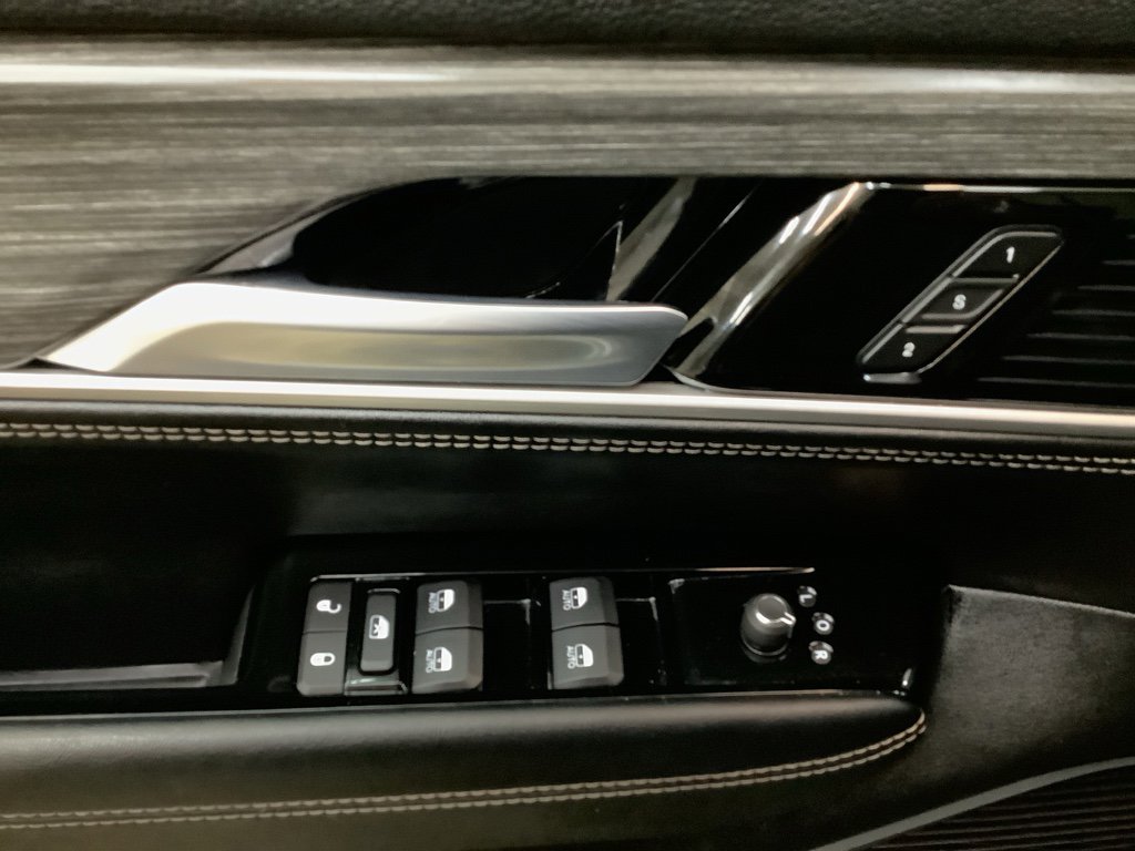 Used 2024 Jeep Wagoneer L Series II w/ Flexible Seating Group image 13