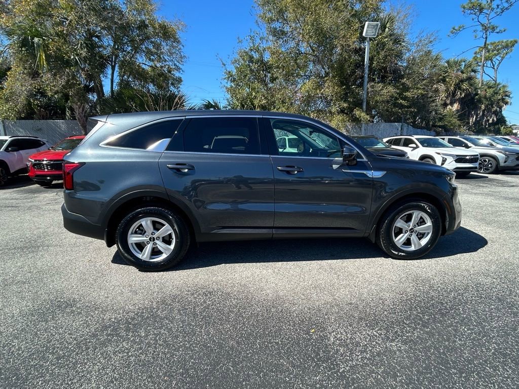 Used 2023 Kia Sorento LX image 8