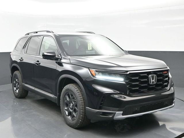 Certified 2025 Honda Pilot TrailSport image 8