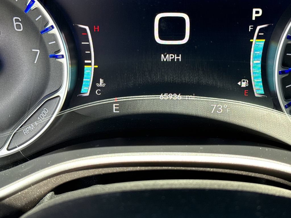 Used 2024 Chrysler Pacifica Touring-L FWD image 23