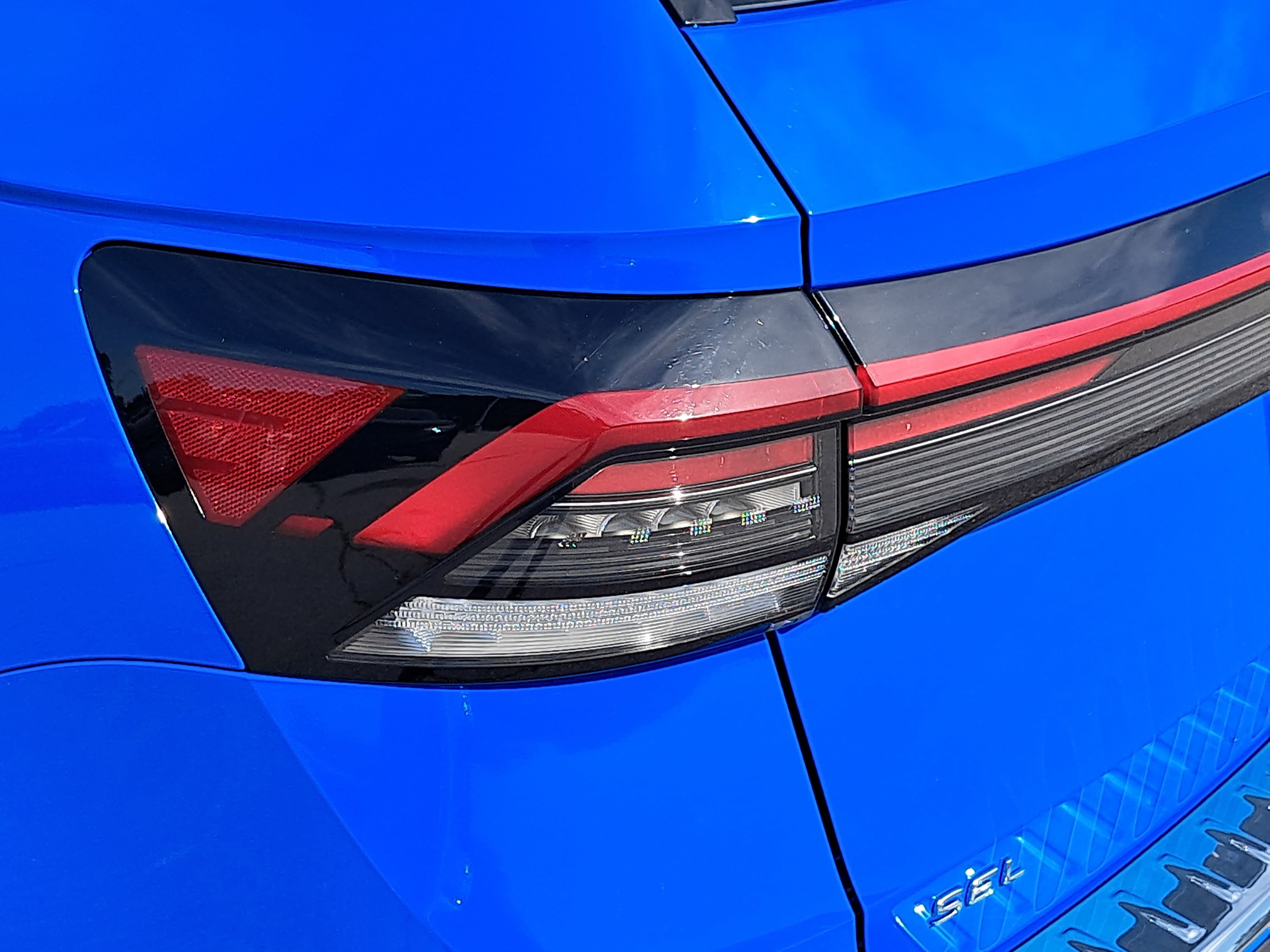 Certified 2025 Volkswagen Taos SEL AWD/4WD image 32