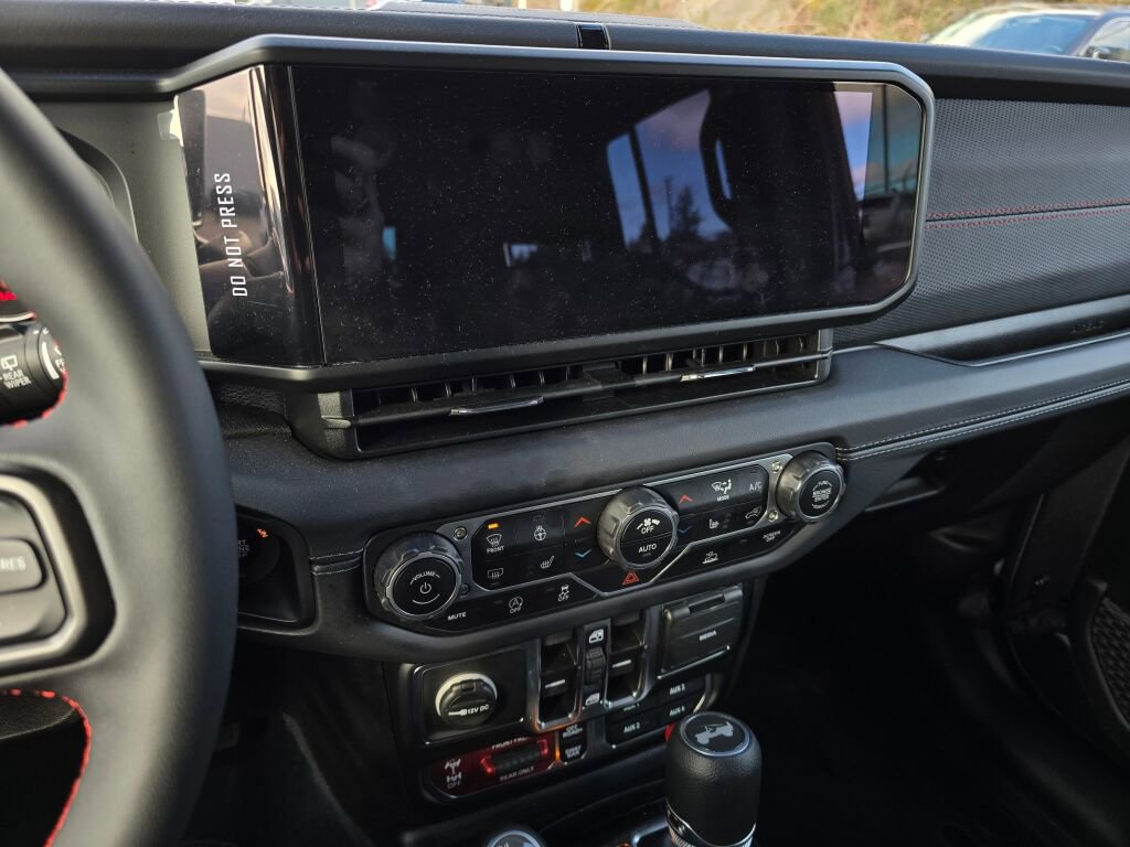 Used 2024 Jeep Wrangler Unlimited Rubicon w/ Convenience Group image 29