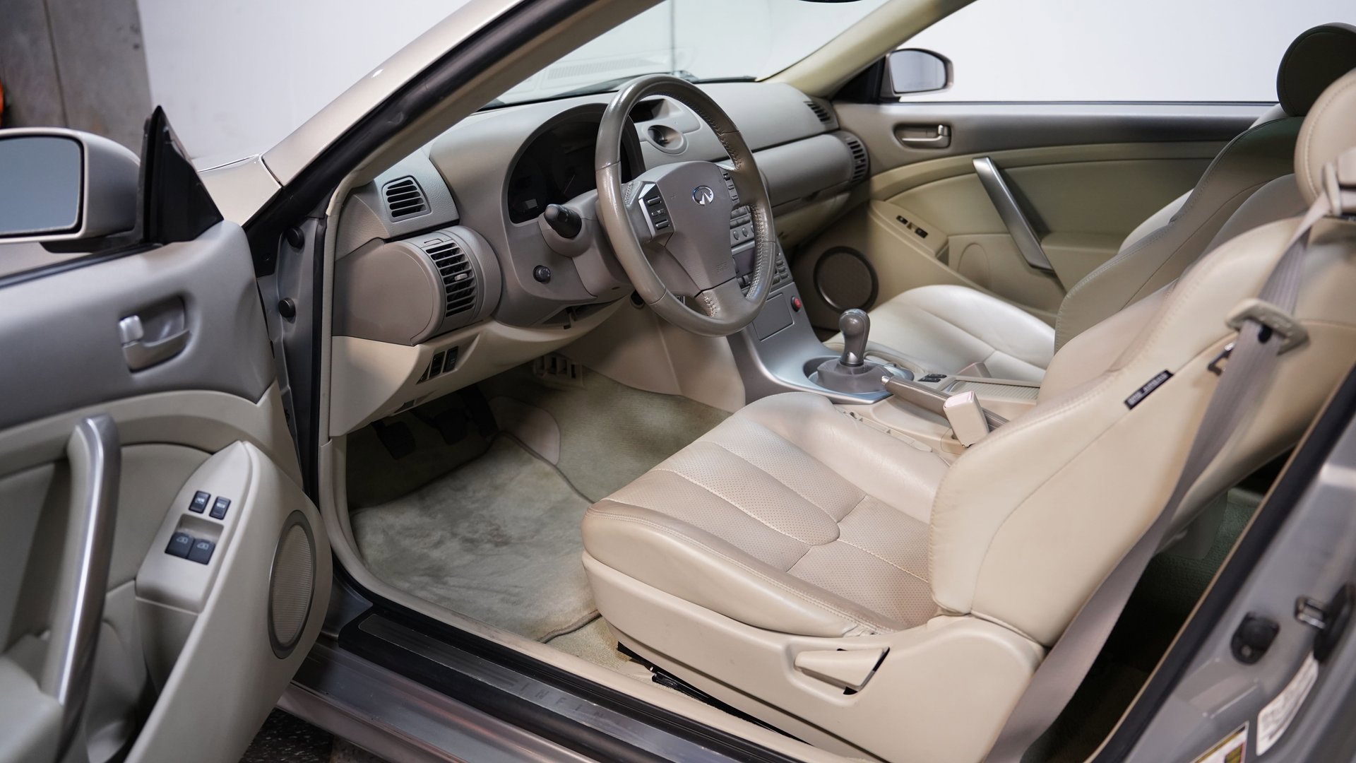 Used 2004 INFINITI G35 Coupe w/ Premium Pkg image 4