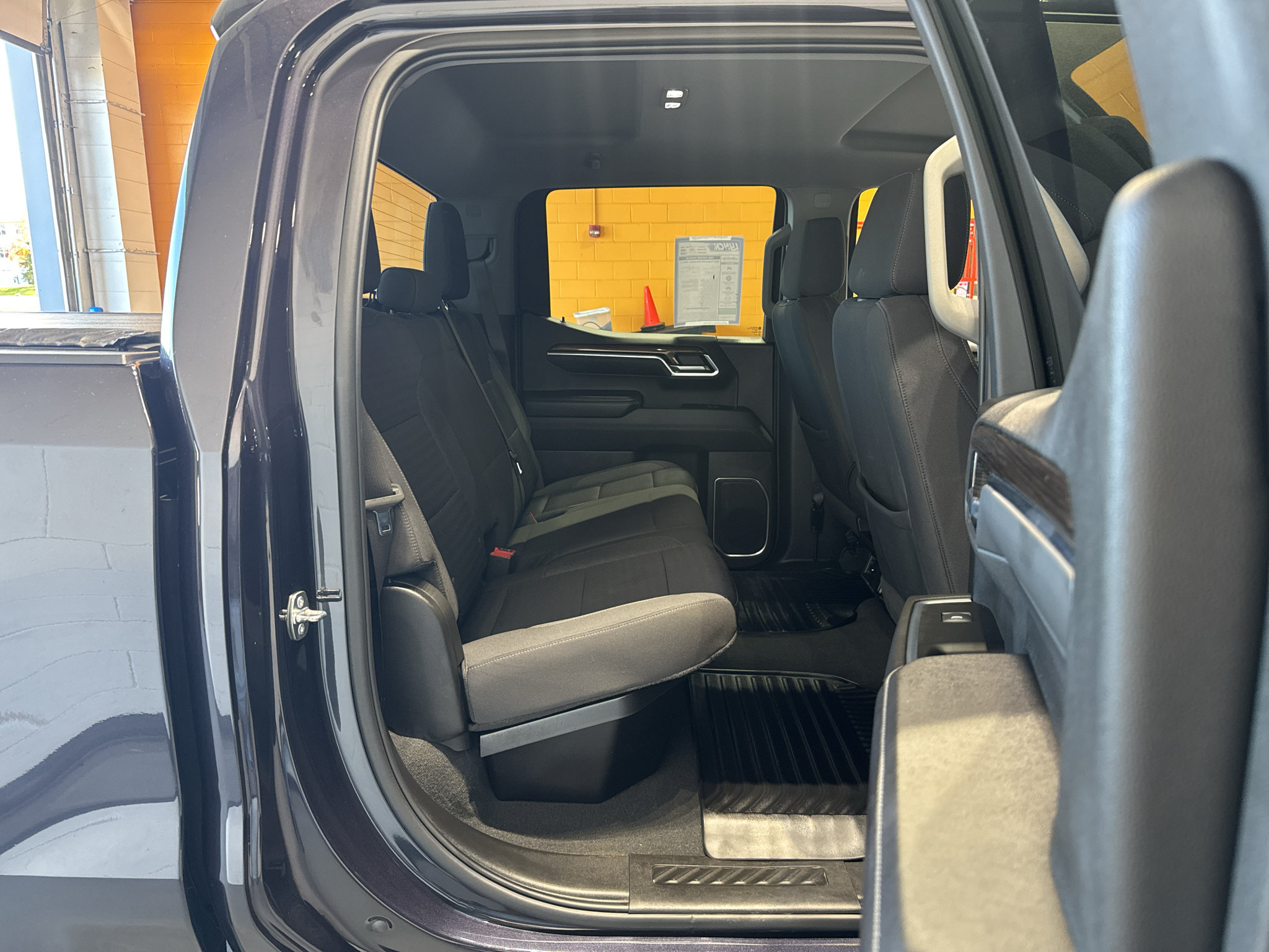 Used 2023 Chevrolet Silverado 1500 LT AWD/4WD image 19