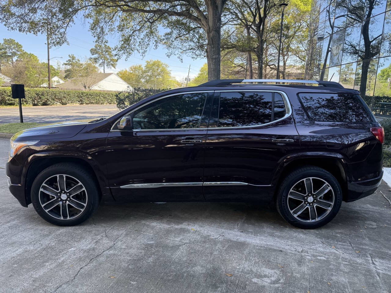 Used 2017 GMC Acadia Denali w/ Technology Package image 4