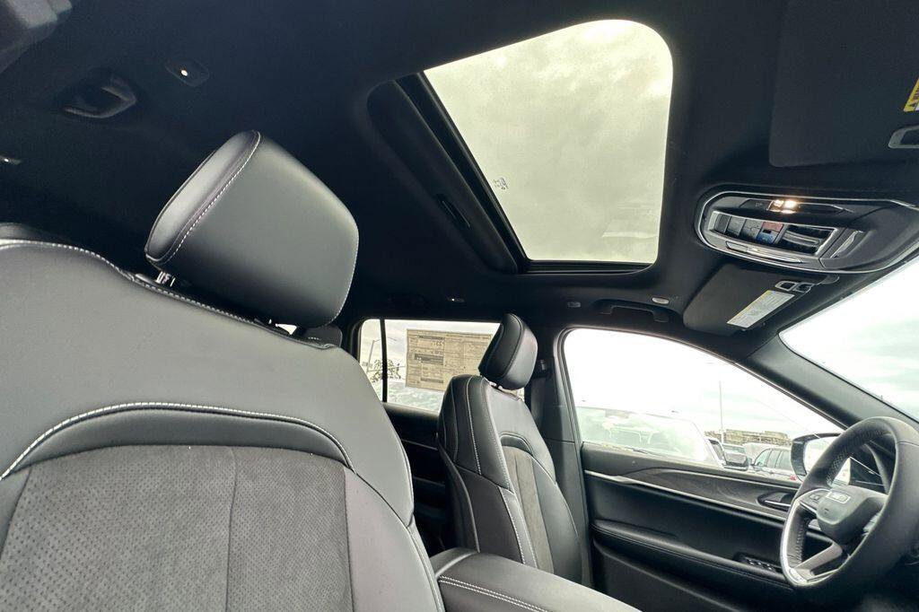 New 2026 Jeep Grand Cherokee L 2WD image 18