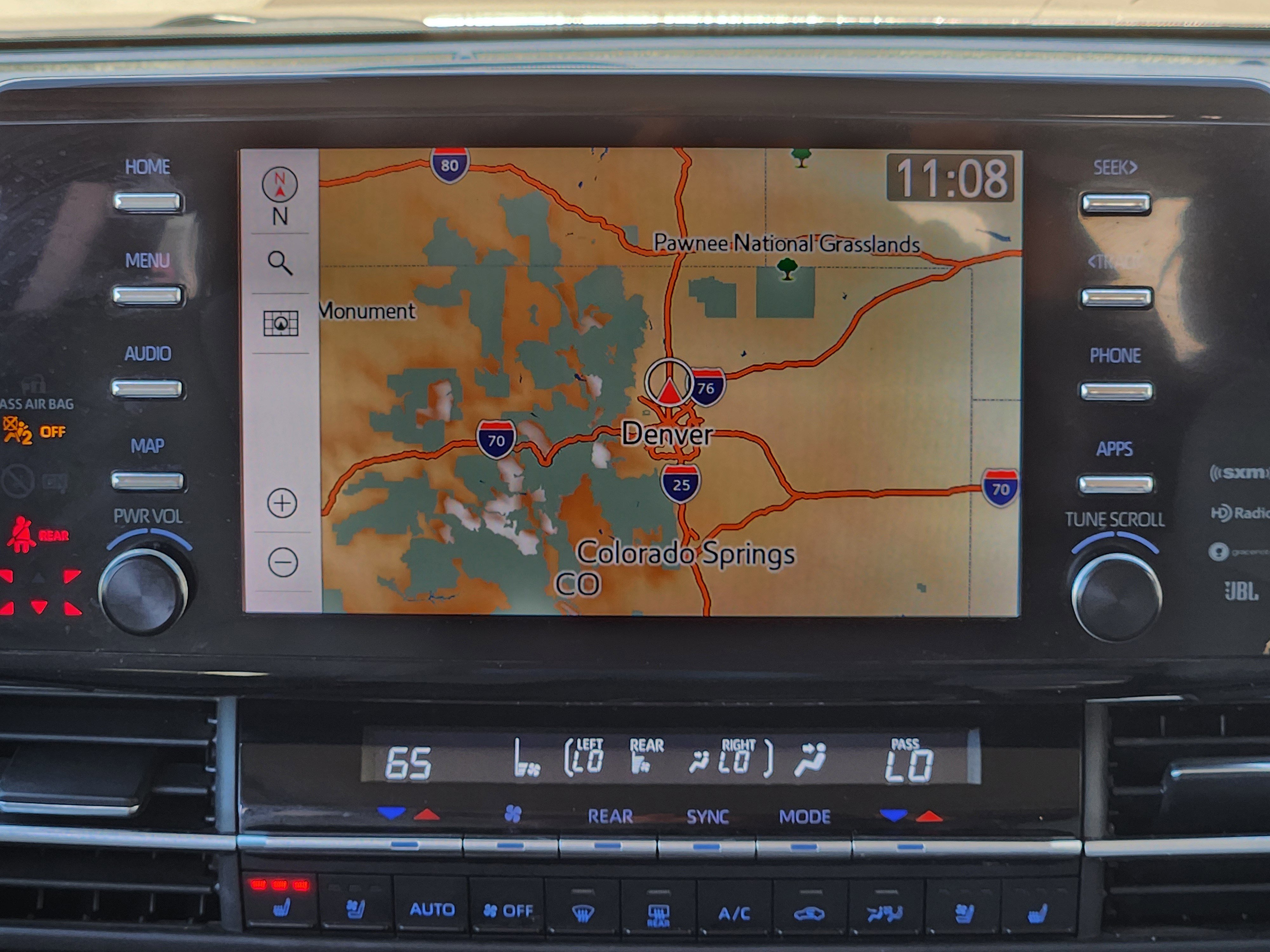 Used 2023 Toyota Sienna Limited image 25