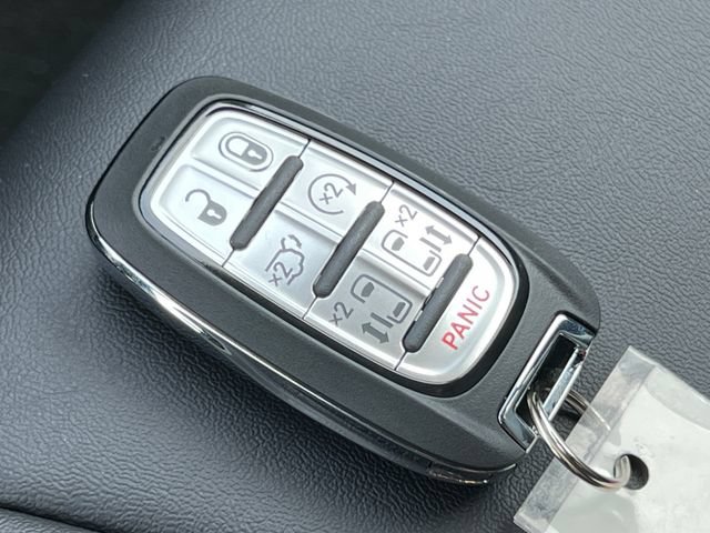 New 2027 Chrysler Pacifica Select w/ Family Tech Group AWD/4WD image 33