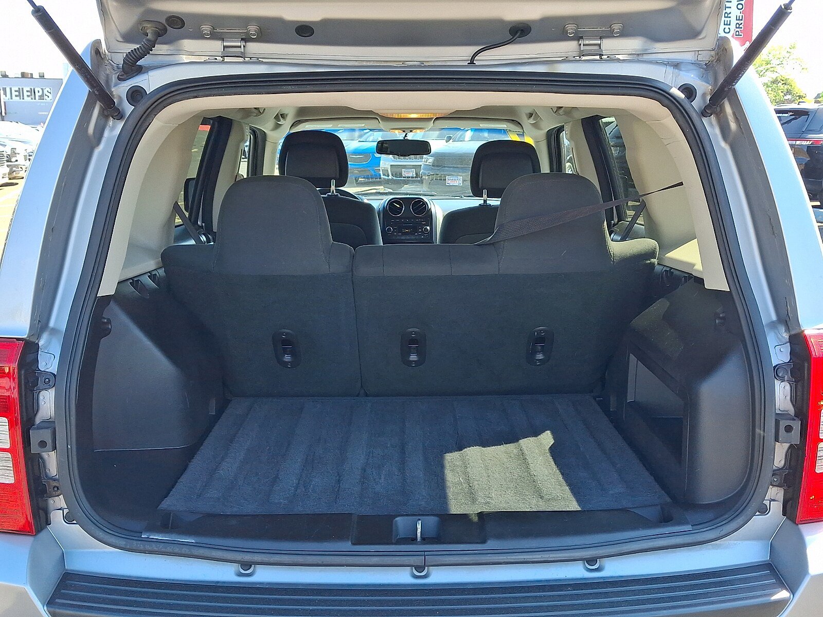 Used 2017 Jeep Patriot Latitude FWD image 27