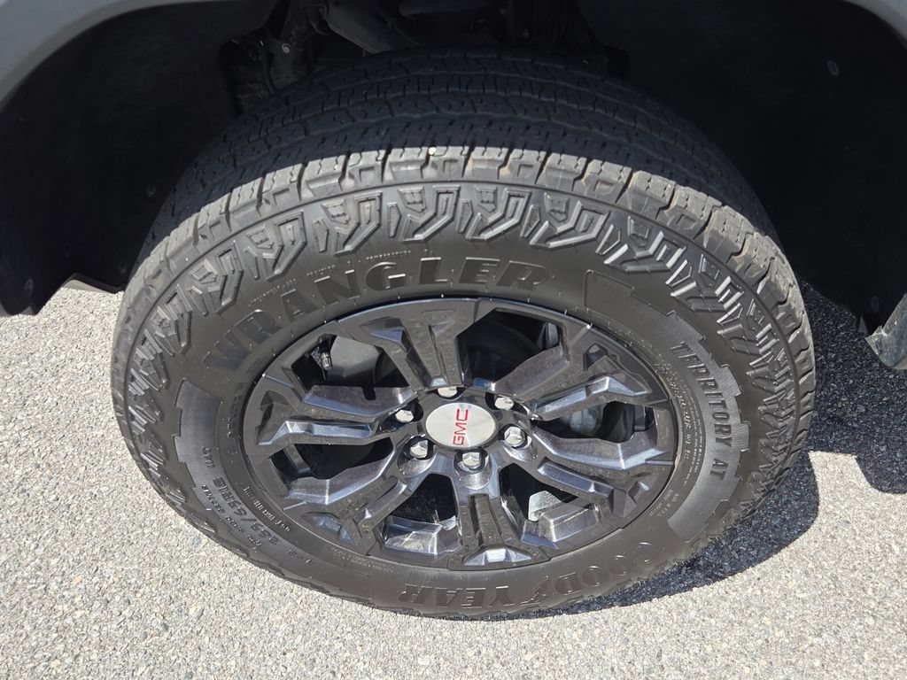 Certified 2024 GMC Canyon Elevation w/ Elevation Premium Package RWD image 3